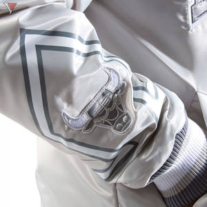 Chaqueta Bomber Letterman de satén personalizada, venta al por mayor, chaquetas de hombre, chaqueta de satén para niños, chaquetas personalizadas del equipo universitario de Chicago - Product Image 4