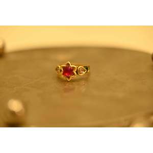 แหวนดอกไม้ประดับทับทิมธรรมชาติสำหรับผู้หญิง GoldSutra พร้อมตัวเรือนแบบ Prong Setting ชุบทองคำ ดีไซน์ทันสมัยสำหรับงานแต่งงาน - Product Image 3