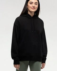 เสื้อฮู้ดดี้สีดำคุณภาพสูง เนื้อผ้านุ่ม ดีไซน์ทันสมัย สไตล์เหนือกาลเวลา ให้ความสบาย เหมาะสำหรับทุกโอกาส โดย Ako - Product Image 3