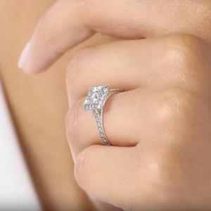 Bague de fiançailles et de promesse en or blanc massif 10 carats sur mesure de 7mm taille princesse cultivée en laboratoire pour cadeau - Product Image 3