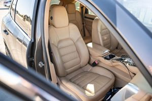 Porsche Cayenne Diesel Turbodiesel 2013 d'occasion, transmission intégrale, modifications tout-terrain, conforme aux normes européennes - Product Image 5