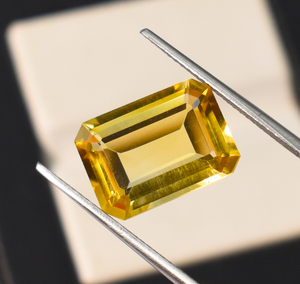 Citrine naturelle taille émeraude 14x10x5 mm 5,74 carats - Product Image 4
