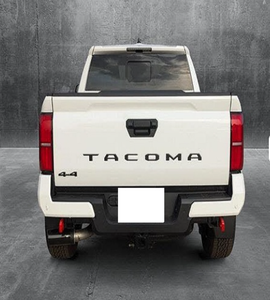 Toyota Tacoma TRD Off-Road Doble Cabina 4x4 2024 Usada (LHD/RHD) - Product Image 2