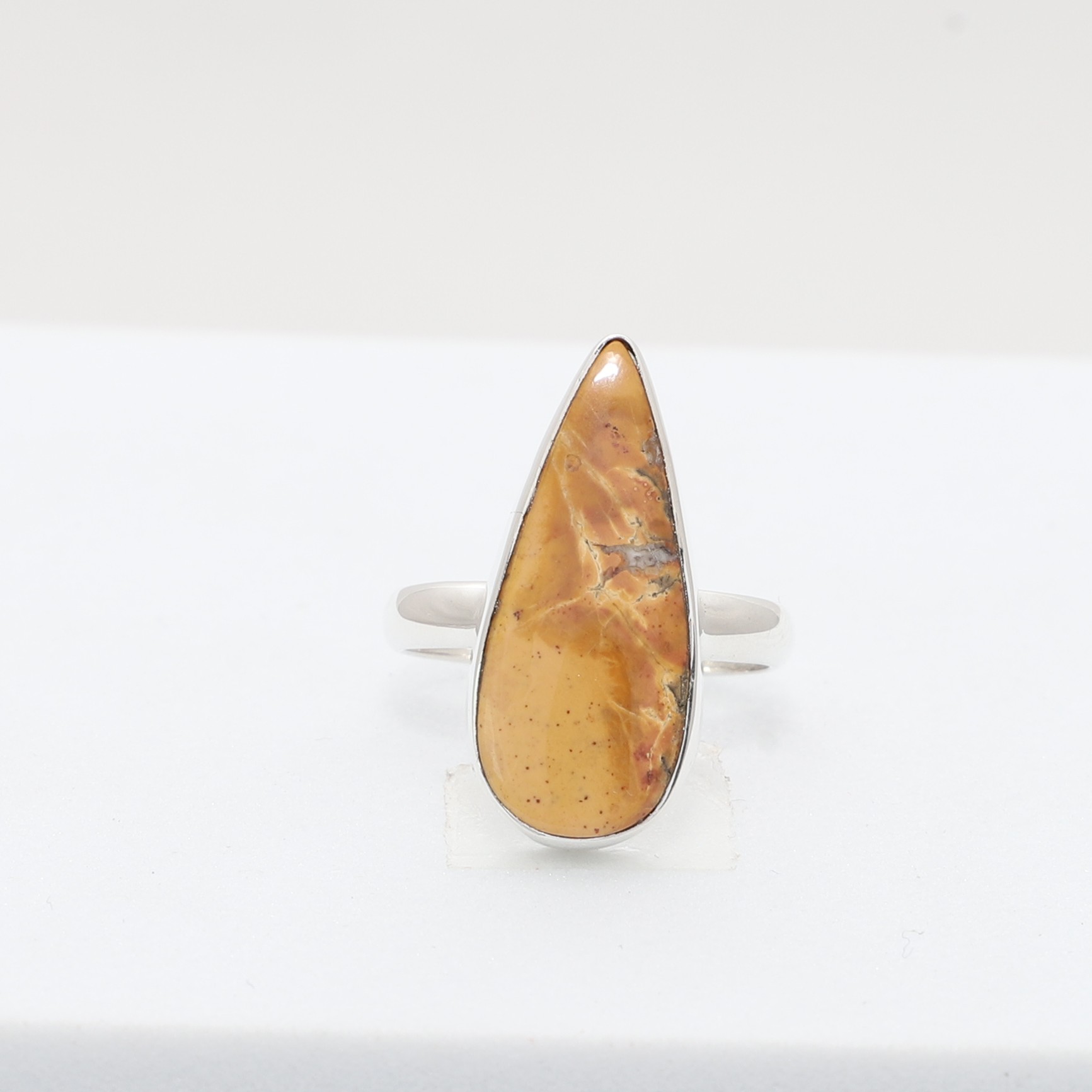 สีเหลือง