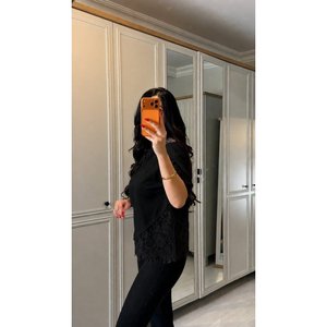 Blusa de Viscosa Suave de Doble Hilo para Mujer de Jane's, con Mangas Tres Cuartos, Cuello Redondo y Elegante Detalle de Encaje para Uso Diario Informal - Product Image 2