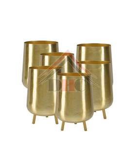 Pot de fleurs en métal finition laiton de luxe, pot de fleurs doré, pot décoratif d'intérieur, pot de jardin, ensemble de pots décoratifs de luxe pour la maison, vente en gros - Product Image 1