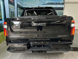 G-M-CC S-i-e-r-r-a E V Denali Crew Cab (Autonomie étendue) 2025, boîte de vitesses automatique e4WD, titre propre, sans accident, faible kilométrage - Product Image 2