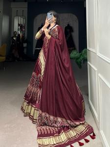 ชุดออกแบบใหม่ล่าสุดผ้าไหม gaji lehenga choli & dupatta พร้อมพิมพ์ดิจิตอลและ lagadi patta ทำงานแฟชั่นผู้หญิง - Product Image 4