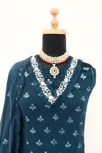 Salwar Kameez pakistanaise élégante de la meilleure qualité avec broderie lourde pour les femmes, accessible à un prix raisonnable - Product Image 4