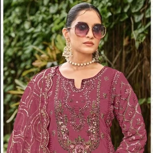 Chic chic organza brodé Shalwar Kameez ensemble exquis Khatli travail Santoon bas fortement embelli Dupatta pour les fêtes - Product Image 1