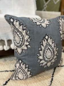 Housses de coussin brodées en lin faites à la main de haute qualité décoratives indiennes de luxe pour la décoration de salon - Product Image 5