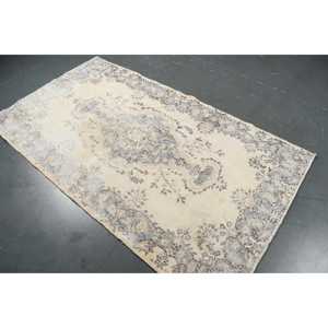 Alfombra Vintage de 4x7 pies, Alfombra Turca, Alfombra Blanca con Diseño Floral - Product Image 2