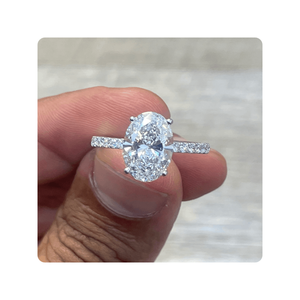 Bague de fiançailles en diamant ovale brillant 3.01 Center E VVS2 diamant synthétique 10KT plaqué or bague de mariage élégante - Product Image 6