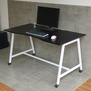 FOS017 Portable Gaming Desk Ergonomic 140x70cm Carbon Surface <b>Iron</b> Legs Metal Frame Cool for Gaming Room Assembly Required - Product Image 4