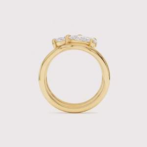 Bague en or jaune 18 carats plaqué rhodium avec diamant rond taille poire cultivé en laboratoire, design Toi et Moi - Product Image 4