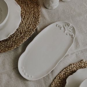 Bandeja de cerámica única para servir diseñada para celebraciones de Eid con grandes reuniones familiares y comidas tradicionales - Product Image 1