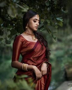 Elegant Soft Lichi Silk <b>Saree</b> with Intricate <b>Golden</b> Zari Design Ideal for Traditional Events, Parties & Gifting Fashionharbour - Product Image 3