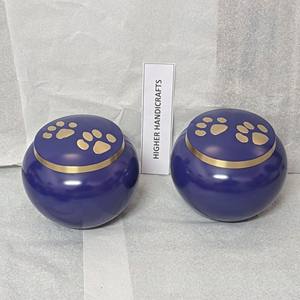 Urna de Cremación para Mascotas de Metal con Diseño de Huella |   Fabricante de Urnas para Mascotas al por Mayor y OEM - Product Image 1