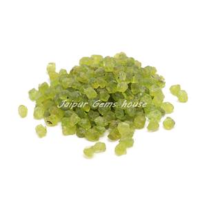 ลูกปัดพลอยเพอริดอทสีเขียวธรรมชาติขายดี แบบดิบ/หยาบ สำหรับทำสร้อยคอ ลูกปัดคริสตัล - Product Image 2
