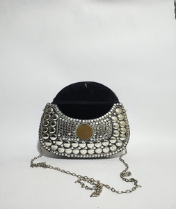 Nouvel arrivage de pochette indienne de qualité supérieure en laiton oxydé en métal argenté avec fronde métallique pour pochette de soirée de mariage - Product Image 1