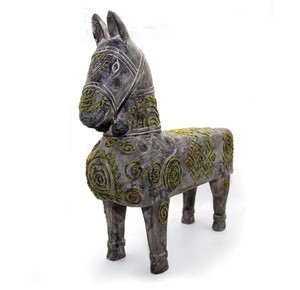 Wood Craving Arts Precio barato Patrón de brocado Artesanía Origen Mejor precio Calidad Pequeño caballo de madera con Mong a mano - Product Image 1