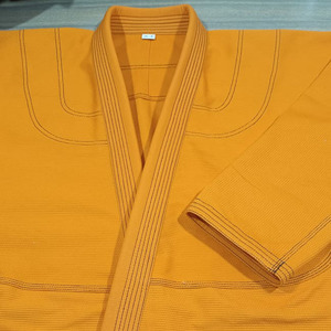 Uniforme de Jiu-Jitsu Brasileño Ligero y Personalizado con Cuello Reforzado, Costuras Resistentes, Tela Transpirable, Secado Rápido y Pantalones Duraderos - Product Image 1