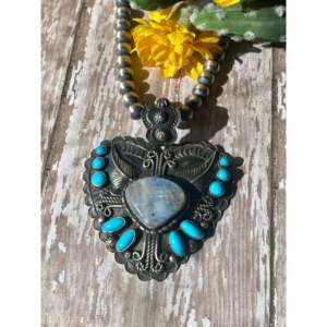 Colgante de Corazón de Shawn Cayatineto con Piedra Lunar y Turquesa Sleeping Beauty Engastada en Plata de Ley - Product Image 1