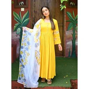 Vestido de Rayón Amarillo con Mangas de Organza y Elegante Estampado de Diamantes, Diseño Personalizado, Largo hasta el Suelo, para Fiestas de Cumpleaños, Suministro ODM - Product Image 3