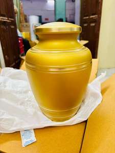 Urne funéraire pour adulte de style américain en laiton finition marbre vert avec ceinture dorée, grande, 220 pouces cubes, Brassworld India - Product Image 5