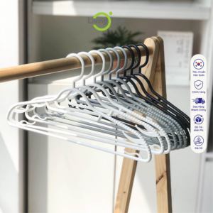 Crochets et rails en plastique PP simples SB TECH (sans patins en caoutchouc) – Organisateur de vêtements durable, gain de place, écologique, antidérapant, moderne - Product Image 1