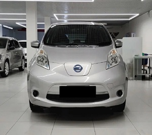 Nissan Leaf I 2016 (ZE/0/AZE0) con Batería de Litio, Asientos de Cuero, Neumáticos R18, 6 Asientos, Techo Panorámico - Product Image 1
