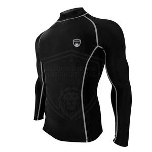 Protège-éruption Slim Fit pour adultes avec tissu rafraîchissant et séchage rapide Tech Stretch Fit Rash Guard Top pour les activités de piscine - Product Image 2
