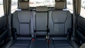 Toyota Land Cruiser TXL 2.4L SUV Automático R20 de Cuero Blanco con Volante a la Izquierda, Gasolina, Luces LED y Techo Panorámico, Usado 2026 |   Exportación - Product Image 5