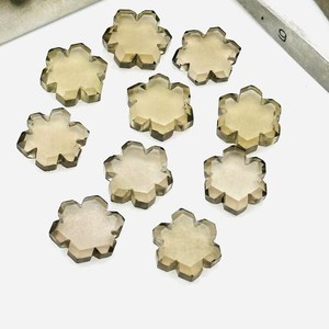 Cuentas de Cuarzo Ahumado Talladas a Mano con Forma de Flor de 11 mm, Gema Natural con Forma Hexagonal para Joyería y Manualidades - Product Image 4