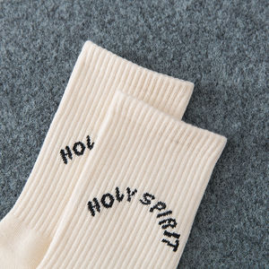 Chaussettes de sport unisexes en coton biologique avec logo personnalisé Chaussettes d'hiver de hauteur d'équipage de créateur avec une quantité minimale de commande - Product Image 3