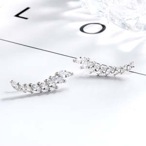 Orecchini in Oro Bianco 14K con Cristalli Swarovski Taglio Marquise, Design Climber Crawler - Product Image 2