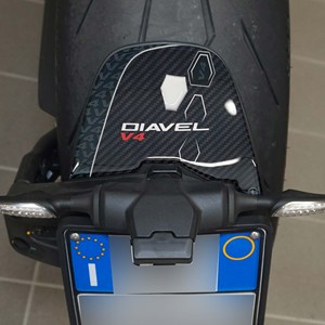 Adesivo di protezione targa in resina 3D 2023 Ducati Diavel V4 compatibile targa e telaio moto - Product Image 2
