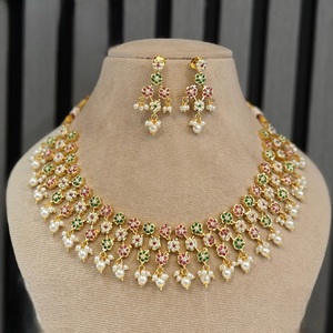 Conjunto de collar Jadau chapado en oro antiguo de alta calidad con pendientes para boda y funciones colección de ropa para mujeres y niñas - Product Image 1