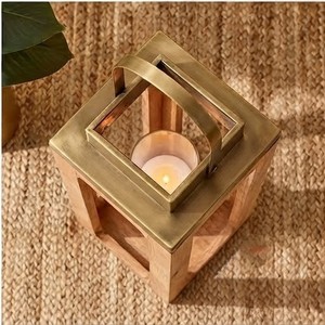 Lanterne artisanale en bois de manguier avec toit en métal et poignée pour la décoration de la maison - Product Image 5