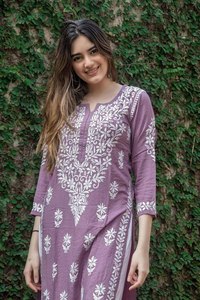 Haut en coton Reyon de qualité supérieure de couleur noire avec un beau kurti de travail de chikankari Beautiful Reyon Cotton hand block imprimé floral - Product Image 5