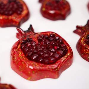 Imán para Refrigerador de Poliéster con Diseño de Granada - Product Image 1