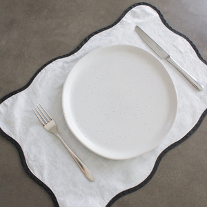 Napperons de table en gros 100% lin brodé avec bord festonné pour la maison, le restaurant et les mariages - Product Image 5