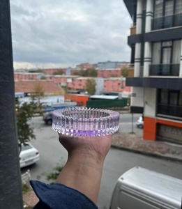 Nouvel arrivage de cendrier en résine époxy et bois de forme carrée au design moderne avec logo de couleur personnalisé portable pour l'intérieur et l'extérieur - Product Image 3