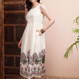 Robe mi-longue ajustée et évasée à imprimé floral de fabrication indienne pour les fêtes de jardin et les événements d'été pour l'approvisionnement mondial - Product Image 4