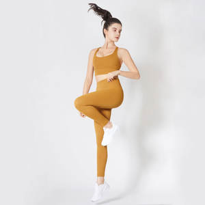 Conjunto de Yoga Corto de Alta Calidad para Mujer, Secado Rápido, Transpirable, 2 Piezas, Servicio OEM, Precio Razonable, Cintura Alta Elástica Delantera - Product Image 2