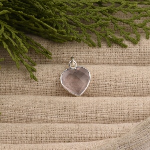 Colgante de Plata de Ley 925 con piedras preciosas en forma de corazón de cuarzo rosa natural con colgante de moda Chapado en plata para mujer. - Product Image 1