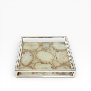 ถาดเสิร์ฟหินลาบราโดไรต์สีน้ำเงินเข้มทรงสี่เหลี่ยมผืนผ้า พร้อมหูจับโลหะสีทองลายดอกไม้ และพื้นผิวคริสตัลสีรุ้ง - Product Image 6