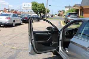 VOLKSWAGEN JETTA S FWD 2024 USADO, Volante a la Izquierda/Derecha - Product Image 3