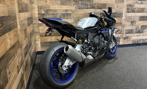ข้อเสนอราคาดีที่สุด รถมอเตอร์ไซค์สปอร์ต YZF R1M สีดำน้ำเงิน คาร์บอนไฟเบอร์ รุ่นปี 2026 ใหม่เอี่ยม - Product Image 3