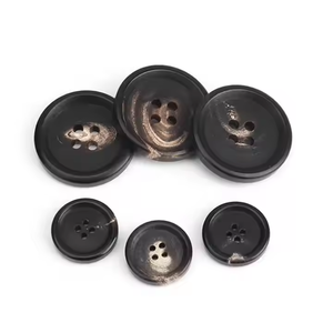 Boutons ronds en corne de buffle véritable à 4 trous, vente en gros d'usine, boutons personnalisés pour costume par Crescent Crafts - Product Image 3